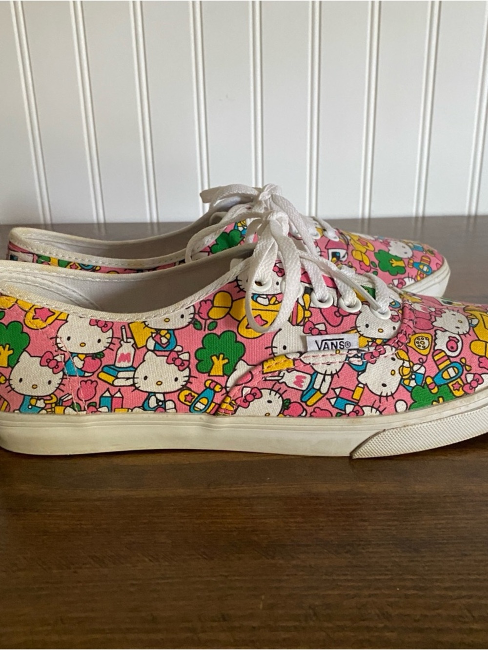 VANS - Hello Kitty - Pink Printed Lace-Up Sneakers - Picture 4 of 12
